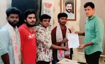 జహీరాబాద్: విద్యార్థుల ఫీజు రియంబర్స్మెంట్ బకాయిలు వెంటనే విడుదల చేయాలని RDOకు SFI నాయకుల వినతి