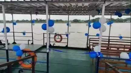 কালনা ১: পরিবহন দপ্তরের তরফে দেওয়া কালনা ফেরিঘাটে নতুন লঞ্চ পরিষেবা চালু, হাজির SDO, SDPO, পৌরপতি সহ বিশিষ্টরা