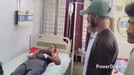 कर्वी: भरतकूप के भवानीपुर में डकैतों से बचकर घर में घुसे व्यक्ति को चोर समझकर पीटा, घायल व्यक्ति जिला अस्पताल में भर्ती