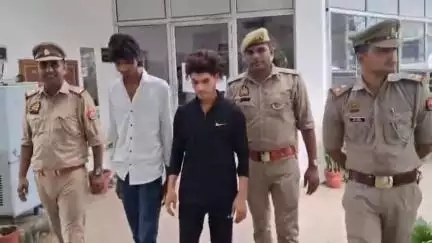 कानपुर: उफनाती गंगा में स्टंट करने वाले दो युवकों को जाजमऊ पुलिस ने किया गिरफ्तार, वीडियो में मांगी माफी