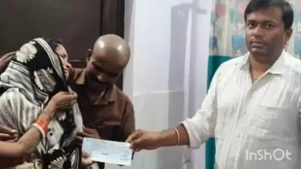 मांझी: साधपुर में वज्रपात से बालक की मौत पर परिजनों को मिला ₹4 लाख का अनुदान चेक
