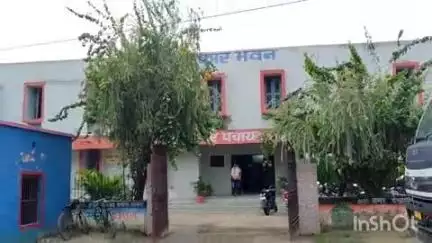 मढ़ौरा: मढ़ौरा नगर पंचायत के कार्यपालक पदाधिकारी ने विकास मित्र समेत तीन पर आईटी एक्ट में प्राथमिकी दर्ज कराई