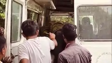 लालगंज: खीरो थाना क्षेत्र के भीतरी गांव के पास तेज रफ्तार पिकअप ने बुजुर्ग को मारी जोरदार टक्कर, बुजुर्ग गंभीर रूप से घायल