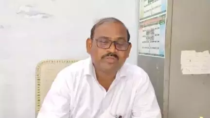 గిద్దలూరు: రాచర్ల లోని రైతులు ప్రధానమంత్రి ఫసల్ బీమా యోజన పంట బీమా చేసుకునే అంశాలను వెల్లడించిన వ్యవసాయశాఖ అధికారి మహమ్మద్ బాషా