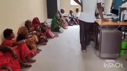 चतरा: गिद्धौर कार्यालय परिसर में शिविर लगाकर वृद्धा पेंशन लाभुकों का डिजिटल लाइफ सर्टिफिकेट बनाया गया