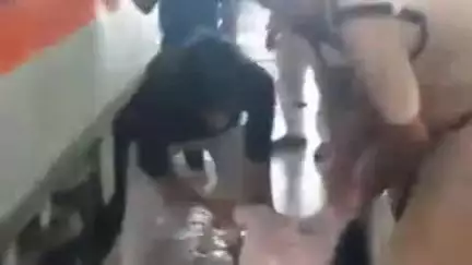 इटावा: RPF की सर्तकता से इटावा जंक्शन पर बची एक यात्री की जान, पटना-कोटा एक्सप्रेस के नीचे आए व्यक्ति को समय रहते निकाला गया