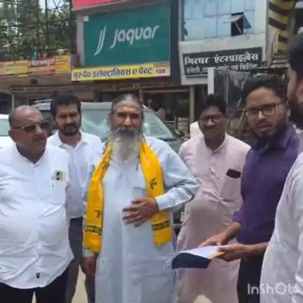 बालोद: दल्ली चौक से पाररास तक बन रहे डिवाइडर निर्माण कार्य का सांसद भोजराज नाग ने किया निरीक्षण