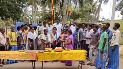 பாப்பிரெட்டிபட்டி: சுரைக்காய்பட்டியில் 37ம் ஆண்டு பாமக கட்சி துவங்கிய நாளில் கொடியேற்று விழா நடைபெற்றது