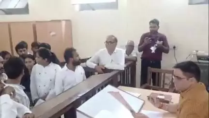 खेतड़ी: जिला मुख्यालय स्थित सूचना केंद्र की बिल्डिंग अधिग्रहण मामले में एसएफआई ने पत्रकारों के समर्थन में सौंपा ज्ञापन