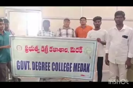 మెదక్: ప్రభుత్వ పాలన శాస్త్ర ఆధ్వర్యంలో ప్రభుత్వ అధికారులు నిర్వహించే విధుల గురించి విద్యార్థులకు వివరణ: ప్రిన్సిపల్ హుస్సేన్