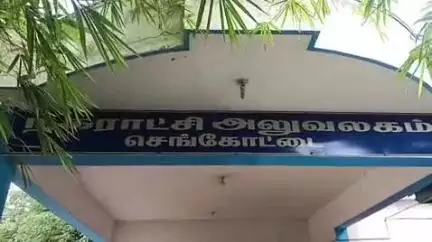 செங்கோட்டை: நகர்மன்ற கூட்டத்தில் நுழைவு வளைவு பகுதி இடித்து அப்புறப்படுத்துவது குறித்து வாக்குவாதம் பரபரப்பு