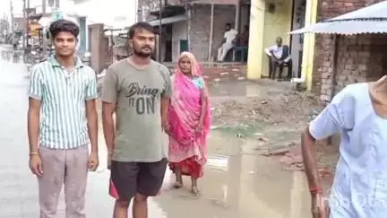 हरदोई: टड़ियावां कस्बे में पानी की निकासी न होने से घरों के आगे हो रहा जलभराव,स्थानीय लोग परेशान #jansamsya