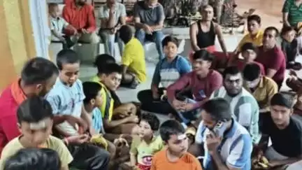 सुल्तानपुर: भवानीपुर स्थित पंचमुखेश्र्वर मंदिर में श्रावण मास में कथा व्यास संकठा प्रसाद ने सुनाई रुद्राक्ष की उत्पत्ति की कथा