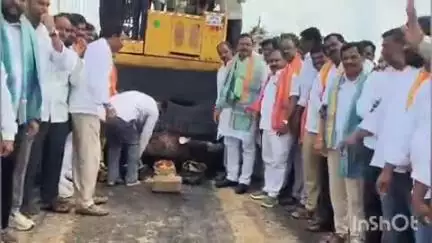 పరిగి: తుర్క ఎంకేపల్లి గ్రామ సమీపంలో బీటీ రోడ్డు పనులను ప్రారంభించిన ఎమ్మెల్యే రామ్మోహన్ రెడ్డి