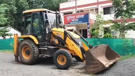 बड़वाह: खनिज विभाग ने ग्राम मुरल्ला में मुरम का अवैध खनन करते हुए एक जेसीबी और दो डंपर किए ज़ब्त