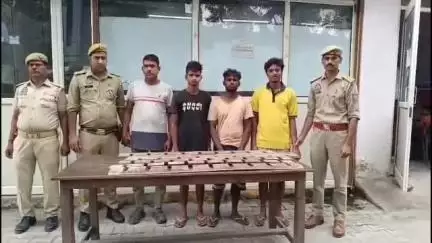 शाहजहांपुर: चौक कोतवाली पुलिस ने साउथ सिटी कॉलोनी गेट से 4 चोरों को 5 लोहे की प्लेट के साथ गिरफ्तार कर जेल भेजा
