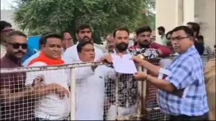 छिंदवाड़ा नगर: हरदा में करणी सैनिकों पर कार्रवाई के विरोध में छिंदवाड़ा में राष्ट्रपति के नाम कलेक्टर कार्यालय में ज्ञापन सौंपा