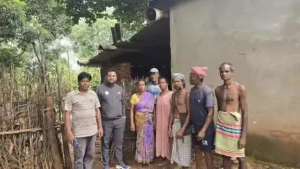 बानो: पाडो महतोटोली में जंगली हाथियों ने एक घर को किया क्षतिग्रस्त, विधायक के निर्देश पर झामुमो प्रखंड उपाध्यक्ष ने लिया जायजा