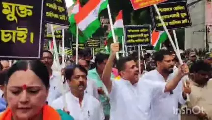 কলকাতা: পশ্চিমবঙ্গে রোহিঙ্গা অনুপ্রবেশকারী মুক্ত ভোটার তালিকা তৈরির দাবি নিয়ে শুভেন্দু অধিকারীর নেতৃত্বে কলকাতায় পদযাত্রা