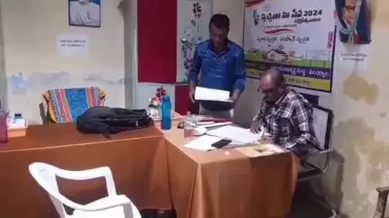 బెల్లంపల్లి: చాకెపల్లి గ్రామ పంచాయతీకి సంబంధించి ప్రతిది రిజిస్టర్ లో సంబంధిత వివరాలు నమోదు చేయాలని సూచించిన ఎంపీఓ శ్రీనివాస్