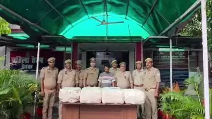 दुधि: रासपहरी गांव से पुलिस ने ट्रेलर के गुप्त बॉक्स से 92 किलो 460 ग्राम अवैध गांजा बरामद कर तस्कर को किया गिरफ्तार
