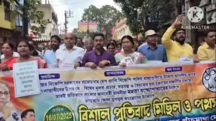 ঝাড়গ্রাম: BJP শাসিত রাজ্যগুলিতে বাংলাভাষীদের উপর ষড়যন্ত্র ও চক্রান্তের প্রতিবাদে ঝাড়গ্রামে আয়োজিত প্রতিবাদ মিছিল ও পথসভা