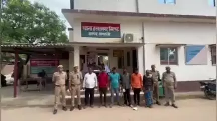 जमुनहा: हरदत्त नगर गिरन्ट थाना क्षेत्र से पुलिस ने NDPS एक्ट और आर्म्स एक्ट से संबंधित 6 वारंटियों को किया गिरफ्तार
