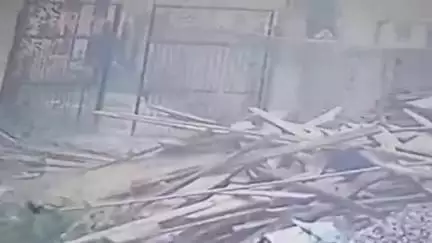 जिला अस्पताल में तैनात डॉक्टर के मकान से मोबाइल चोरी की घटना का CCTV फुटेज आया सामने