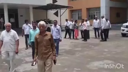 મોડાસા: પશુપાલકોને ભાવ વધારો ચૂકવવા તથા પશુપાલક પર થયેલ કેસ પરત ખેંચવાની માંગ સાથે ભારતીય કિસાન સંઘે જિલ્લાના કલેકટરને આવેદનપત્ર આપ્યું