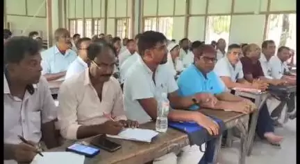 বৰপেটা: চৰকাৰী উচ্চতৰ মাধ্যমিক বিদ্যালয়ত অনুষ্ঠিত বি এল অ'ৰ প্ৰশিক্ষণৰ সামৰণি অনুষ্ঠানত  অতিৰিক্ত জিলা আয়ুক্ত অংশ গ্ৰহণ