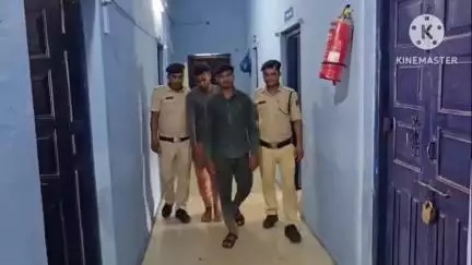 भाटापारा: खोखली सोनबरसा रोड में अवैध शराब परिवहन करते हुए दो आरोपियों को भाटापारा ग्रामीण पुलिस ने किया गिरफ्तार