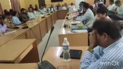 रामपुर: पंचायत समिति सभागार में समीक्षा बैठक का आयोजन, विधायक एवं 7वें वित्त आयोग के अध्यक्ष नंदलाल ने की अध्यक्षता