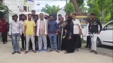 अमरोहा: रजबपुर बाईपास पर युवक की मौत मामले में परिजनों ने लगाया हत्या का आरोप, एसपी को दिया शिकायती पत्र