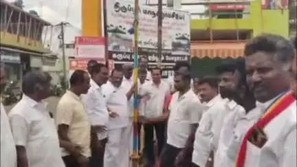 பல்லடம்: ஜி.என் கார்டன் பகுதியில் பாமக 37வது ஆண்டு விழாவை முன்னிட்டு கொடியேற்று விழா நடைபெற்றது