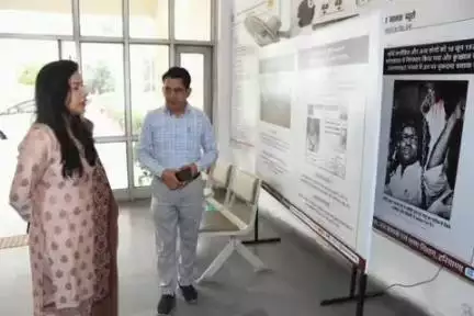 पंचकूला: जिला सचिवालय में आपातकाल के 50 वर्ष पूरे होने पर उपायुक्त ने संविधान हत्या दिवस प्रदर्शनी का किया शुभारंभ