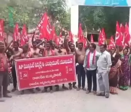 మున్సిపల్ కార్మికుల సమస్యలను పరిష్కరించాలి: