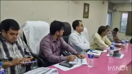 হরিশ্চন্দ্রপুর ২: উন্নয়নে হরিশ্চন্দ্রপুর দুই ব্লকের সভাকক্ষে বৈঠক থেকে পঞ্চায়েতগুলিকে ধমক ,সময়সীমা বেঁধে দিয়ে পদক্ষেপের হুঁশিয়ারি