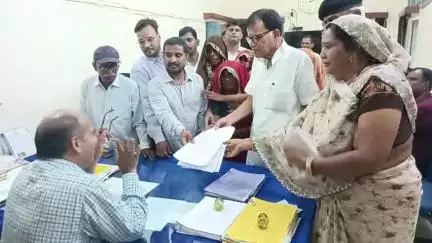 रतनगढ़: रतनगढ में सीवरेज लाइन फेल होने से नरक भुगत रहे रतनगढवासियों ने मुख्यमंत्री के नाम एसडीएम को दिया ज्ञापन