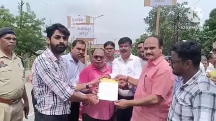 बलौदाबाज़ार: बलौदाबाजार में छत्तीसगढ़ कर्मचारी अधिकारी फेडरेशन ने 11 सूत्रीय मांगों को लेकर निकाली रैली, सौंपा ज्ञापन