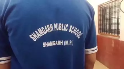 शामगढ़: शामगढ़ नगर परिषद में स्कूली बच्चों ने अध्यक्ष, सीएमओ और पार्षदों का पुष्प वर्षा से स्वागत किया