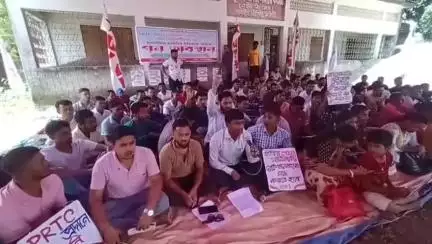 সোনামুড়া: সোনামুড়া SDM অফিসে জনগণকে অভিযোগে DYFI গণ অবস্থান #jansamasya