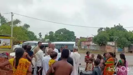 अरवल: बिक्कू बिगहा और प्रसादी इंग्लिश के गांवों में मतदाता पुनरीक्षण अभियान, विधायक महानंद सिंह ने किया जागरूक