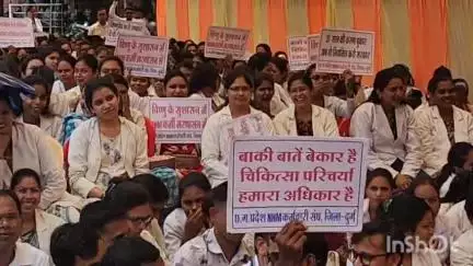 दुर्ग: संविदा स्वास्थ्य कर्मियों का चरणबद्ध आंदोलन,10 सूत्रीय मांगों को लेकर दुर्ग के हिंदी भवन के पास किया हल्ला बोल #jansamas