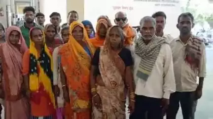 आंवला: आंवला के मिलक मजारा में बैंक की फर्जी शाखा चलाकर ग्रामीणों से लाखों रुपए धोखाधड़ी कर हड़पे, एसडीएम से की शिकायत