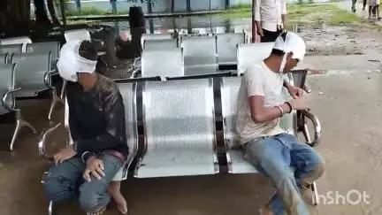 सासाराम: धौवदाड थाना क्षेत्र के धौवदाड गांव के पास बाइक से गिरकर दो लड़के हुए जख्मी