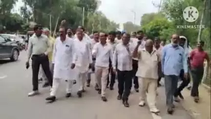भिवानी: भिवानी में वाल्मीकि समाज का प्रदर्शन, हिसार में युवक की हत्या का किया विरोध
