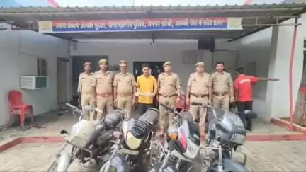 झांसी: पुलिस ने ग्राम दुनारा के महालक्ष्मी क्रेशर के पास 1 बदमाश को 4 मोटर साइकिल, 1 तमंचा व 1 जिन्दा कारतूस के साथ पकड़ा