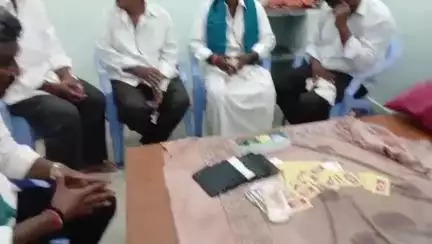 నిర్మల్: ఆడెల్లి గ్రామంలో గల శ్రీ మహా పోచమ్మ ఆలయం వద్ద ప్రైవేట్ అద్దె భవనంలో పేకాట ఆడుతున్న ఏడుగురు జూదరుల అరెస్ట్