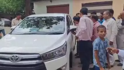 फिरोज़ाबाद: केंद्रीय मंत्री एसपी सिंह बघेल फ़िरोजाबाद शहर के नगला दखल में शोक संवेदना में पहुंचे, बिहार चुनाव पर बोले