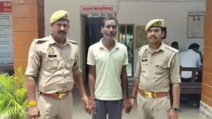 तिलहर: पुलिस ने धोखाधड़ी और जालसाजी के मामले में फरार अभियुक्त को बैजरा बैजरी गांव से किया गिरफ्तार